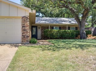2101 Warwick Dr, Arlington, TX 76015