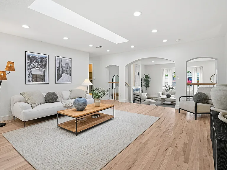 1223 Rose Ave — Photo 2