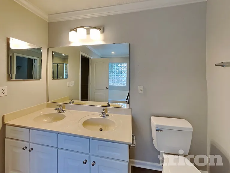 757 Martin Lakes Dr E — Photo 8