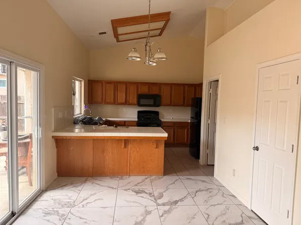 6535 E El Monte Way, Fresno, CA 93727