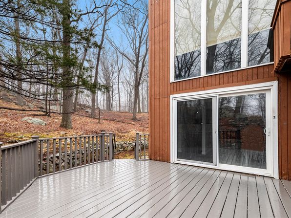 2 Lookout Place, Tomkins Cove, NY 10986