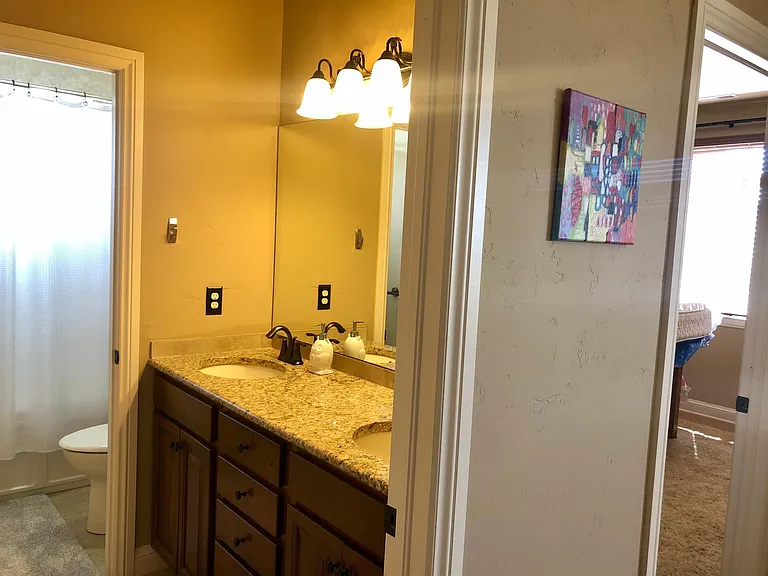 Double sink granite vanity, shower w/tub