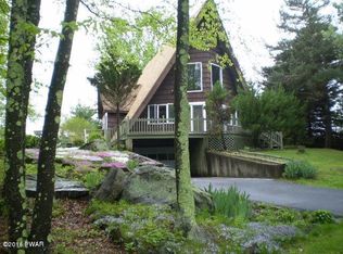 397 Perkins Pond Rd, Beach Lake, PA 18405