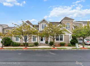 71 Topside Ln, Staten Island, NY 10309