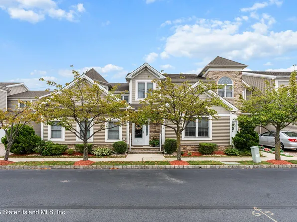 71 Topside Ln, Staten Island, NY 10309