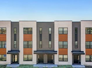 2225 Waters Edge Dr, Schaumburg, IL 60173