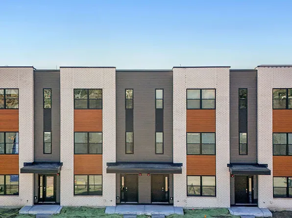 2225 Waters Edge Dr, Schaumburg, IL 60173