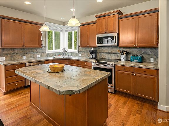 4th image of 9704 186th Street E