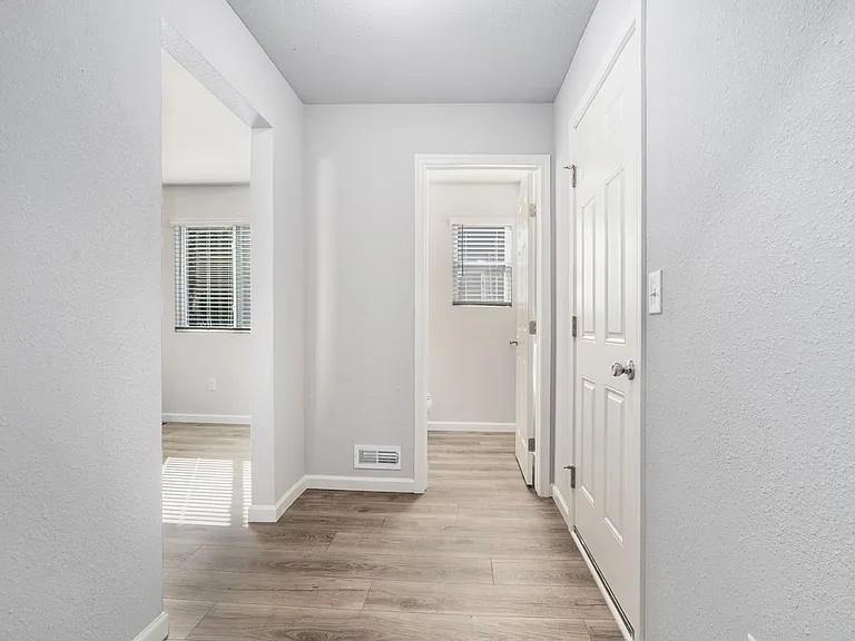 8191 Crestbrook Ct — Photo 26