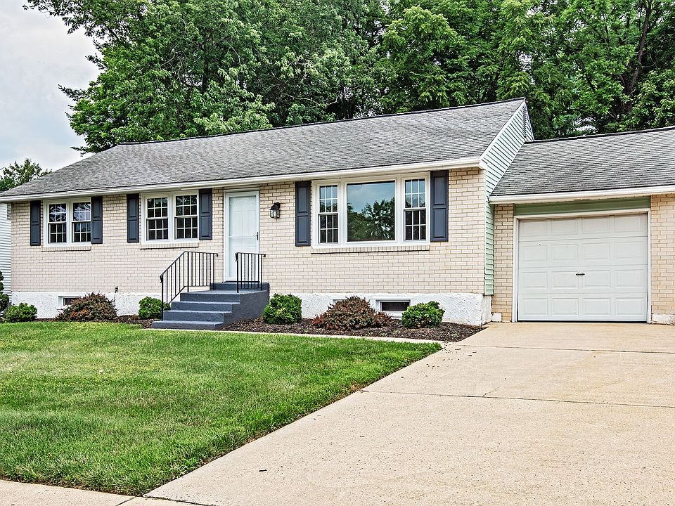 1st image of 581 Hemingway Dr