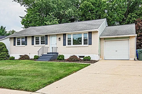 581 Hemingway Dr Photo 1