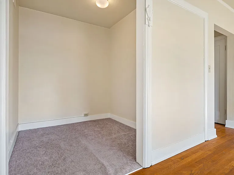 5th & Mercer Apartments — Photo 9