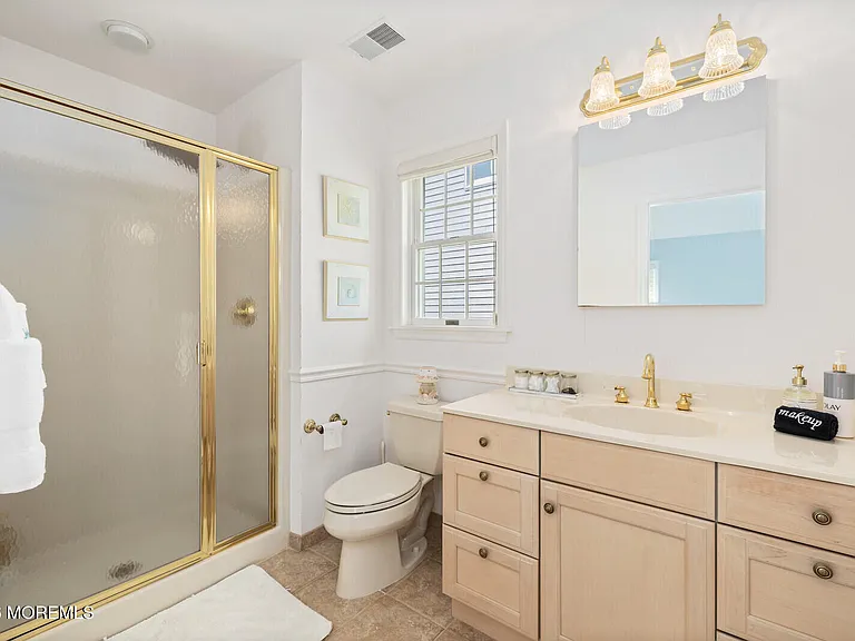 116 Sunset Dr N — Photo 28