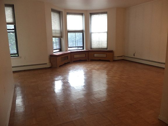 2nd image of 371 Cumberland St #1
