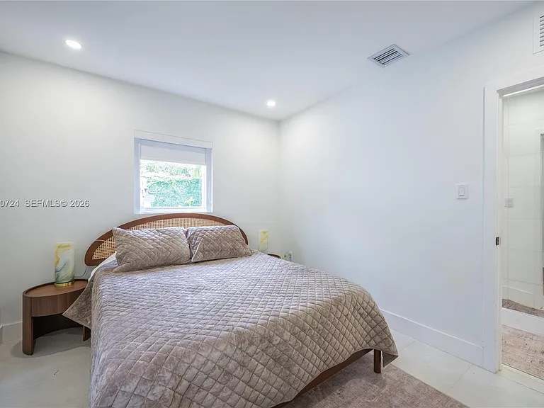 545 NW 47th St — Photo 24