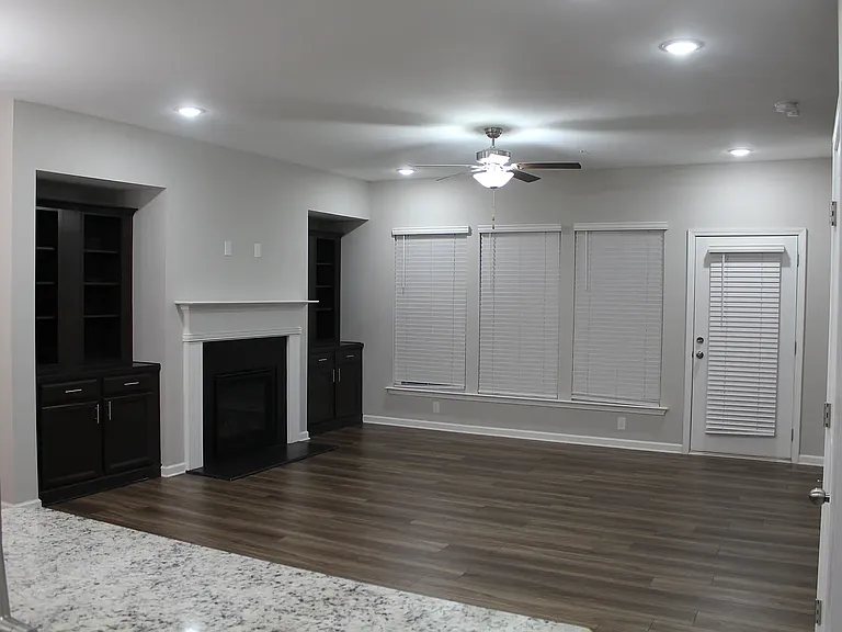1368 Endicott Ct — Photo 16
