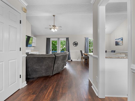 4th image of 308 Angus Dr