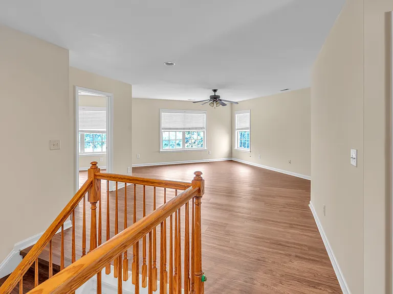240 Seymour Pl — Photo 9