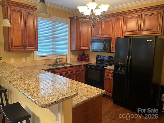 4th image of 3112 Hollywood Dr