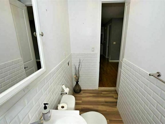 5th image of 48-30 41st St #2R