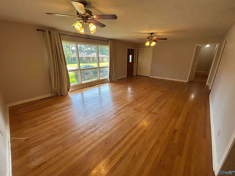 1607 Chapman Ave NE — Photo 3