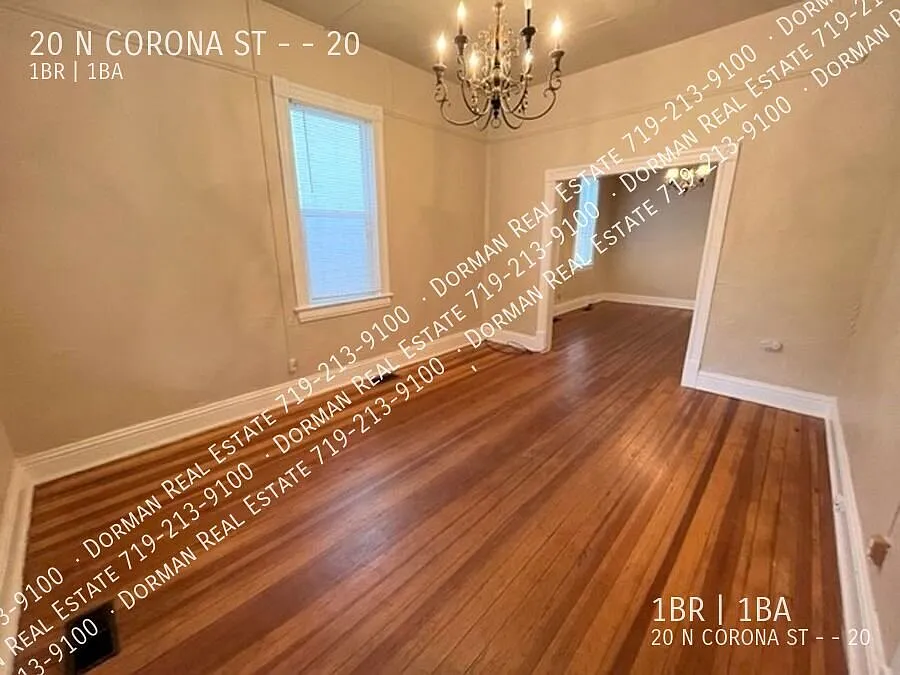 Cozy Downtown Home — Photo 3