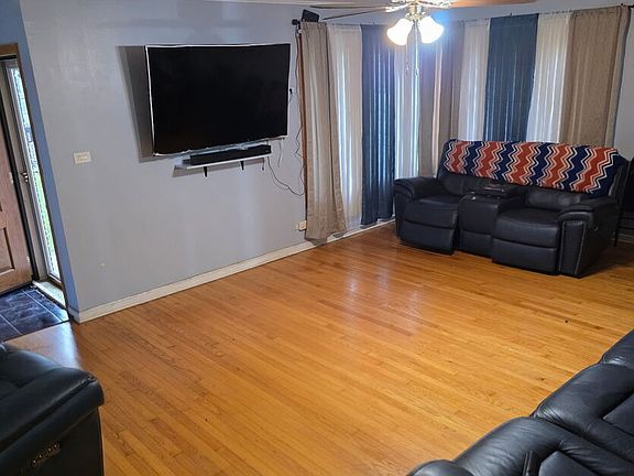 3rd image of 17403 Holmes Ave