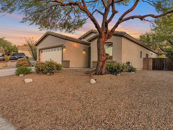 3rd image of 470 S Sunny Rock Dr
