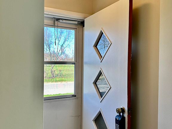 4th image of 2910 W Alice Ave