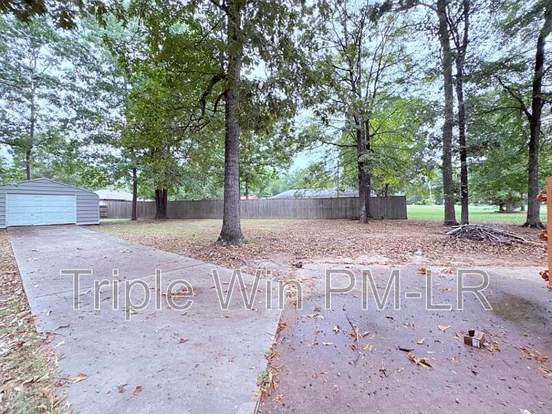 4 bed, 2.0 bath, 1955 sqft, $1,750 — Photo 3