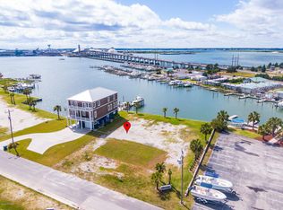 202 Radio Island Rd, Morehead City, NC 28557