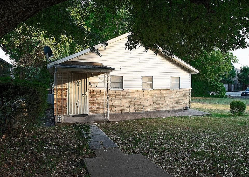 2nd image of 1002 E 2nd St