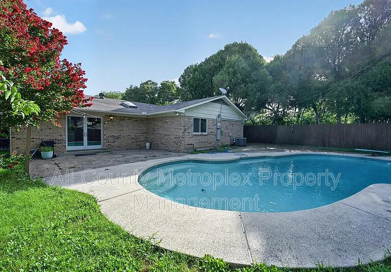 431 Malden Dr — Photo 10