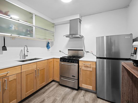4th image of 1451 E 55th St APT 225N