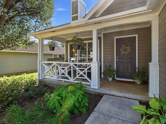 4th image of 221 Postwood Ct