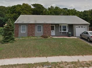 11 Springmeadow Dr, Holbrook, NY 11741