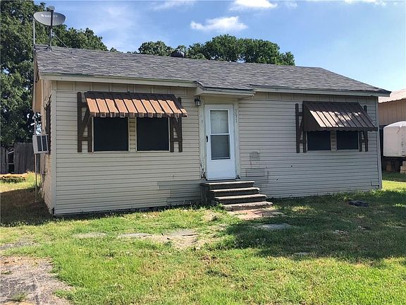 2nd image of 391 Hitchcock Ln