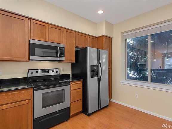 4th image of 404 Shangri La Way NW