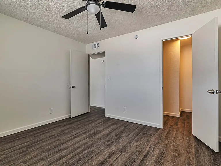 5927-5939 W Rose Ln #5947 — Photo 28