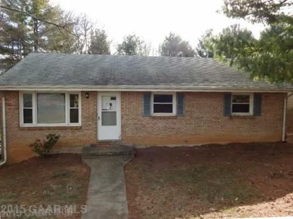 1320 Aiken St, Staunton, VA 24401