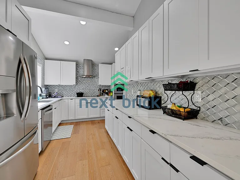 11810 NE 75th St — Photo 7
