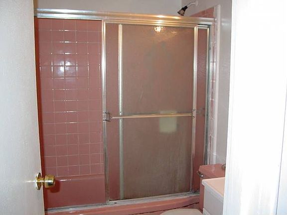 Full Bath  tub/shower