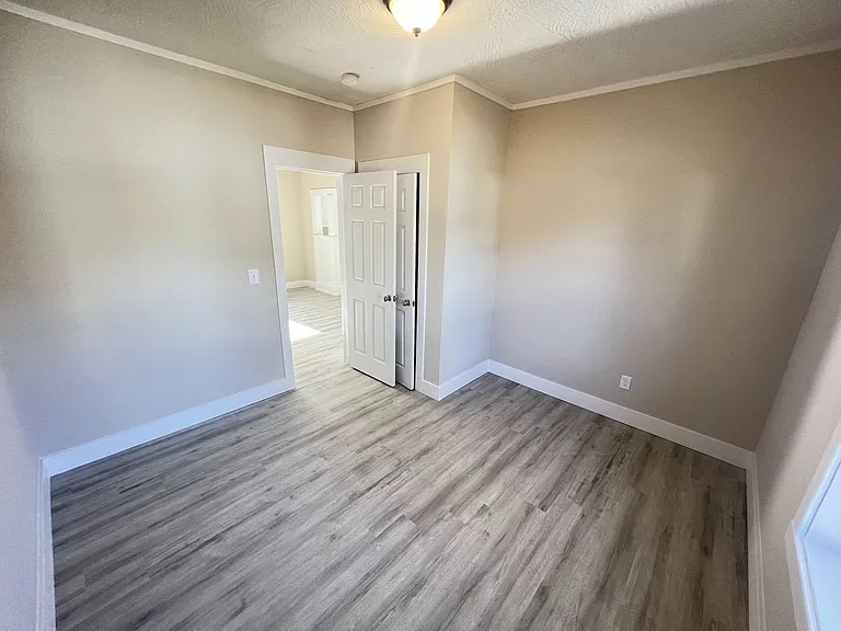 2251 N Rogers Ave — Photo 16