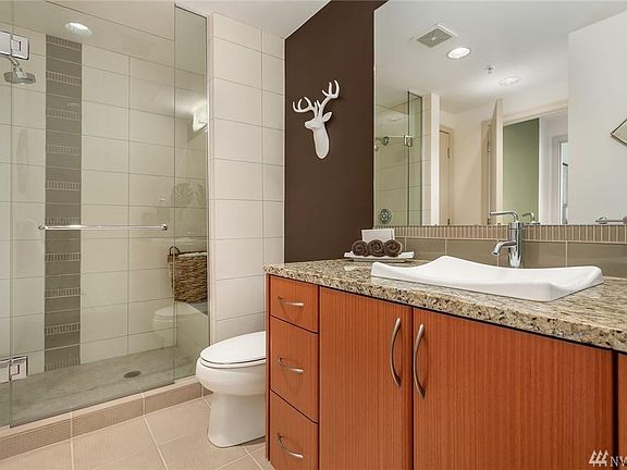 3rd image of 10610 NE 9th Pl Unit 1702