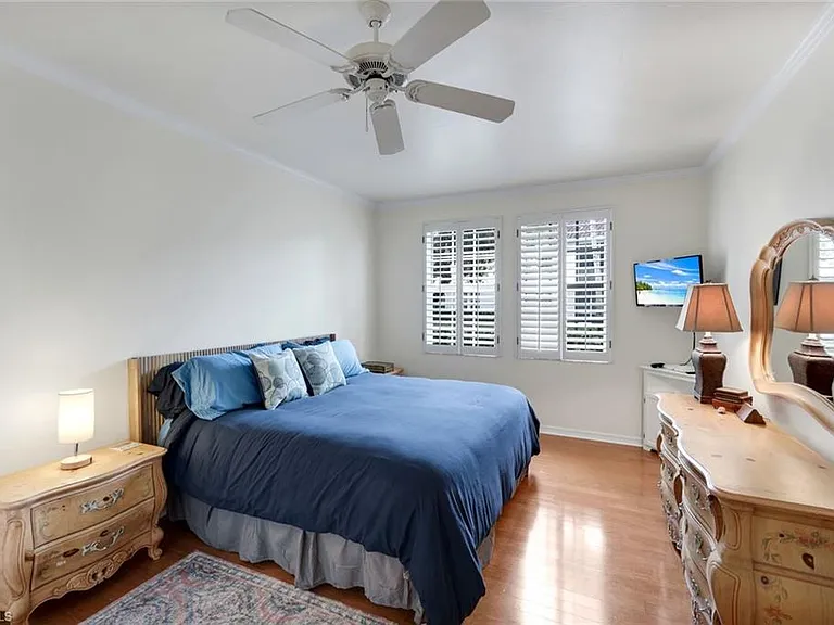 400 L Ambiance Cir #104 — Photo 13