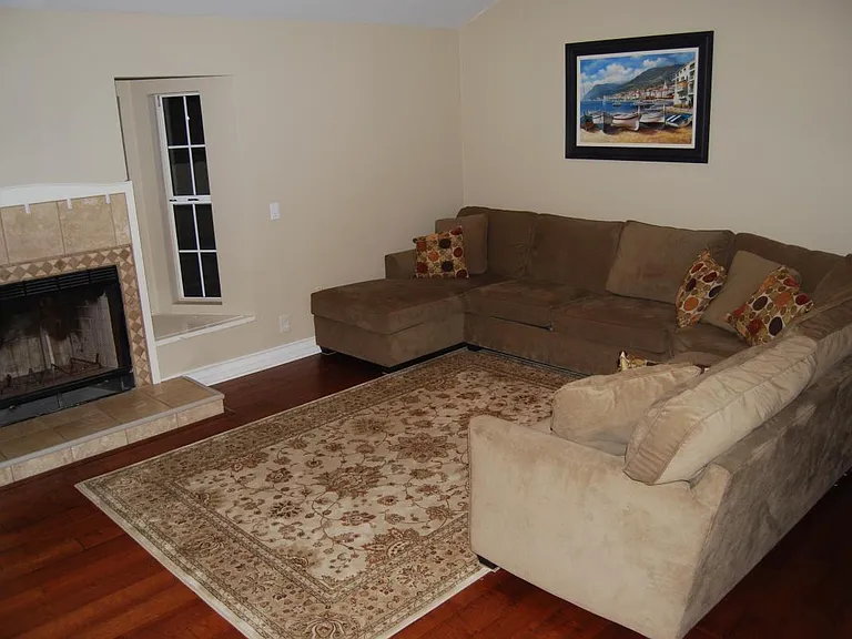9970 Courtyard Dr — Photo 4