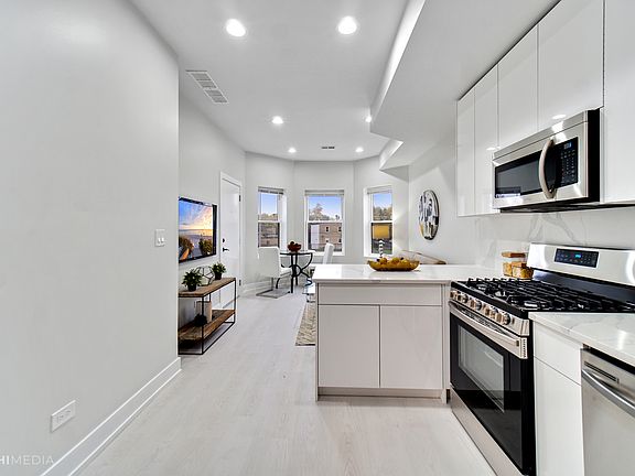 2nd image of 2739 W Fullerton Ave #2