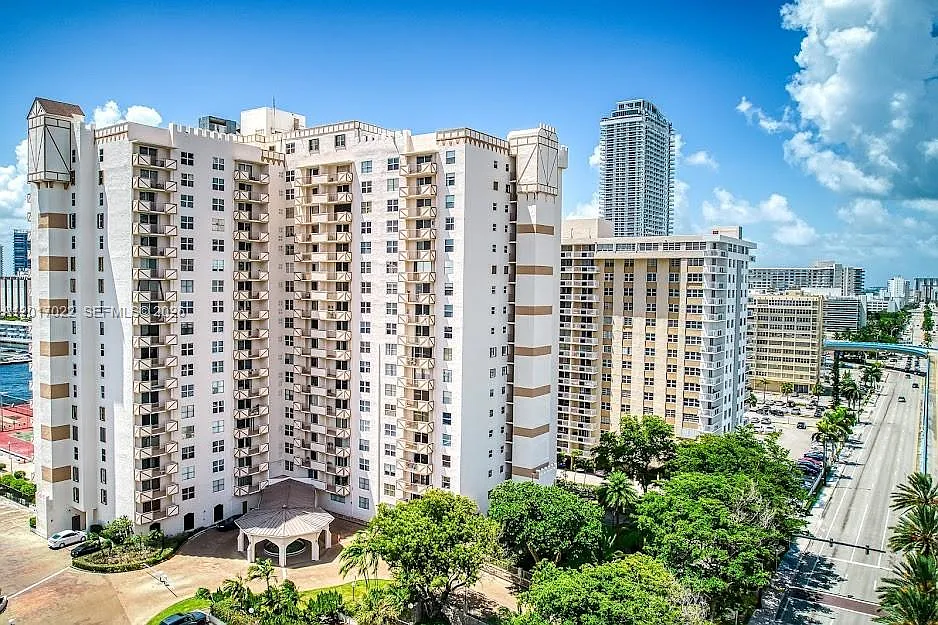 1865 S Ocean Dr #15C