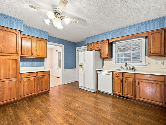 3rd image of 505 Currituck Dr