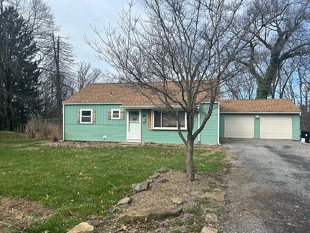 38 Hemlock St photo 1